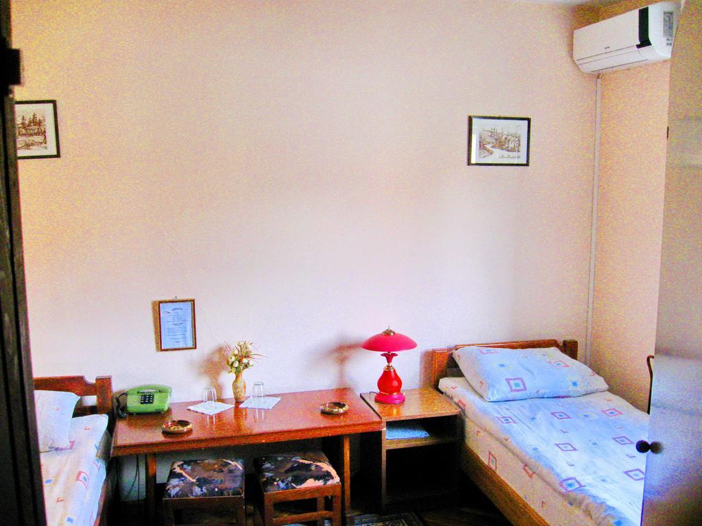 Amfora Rooms Caribrod Dimitrovgrad Zimmer foto